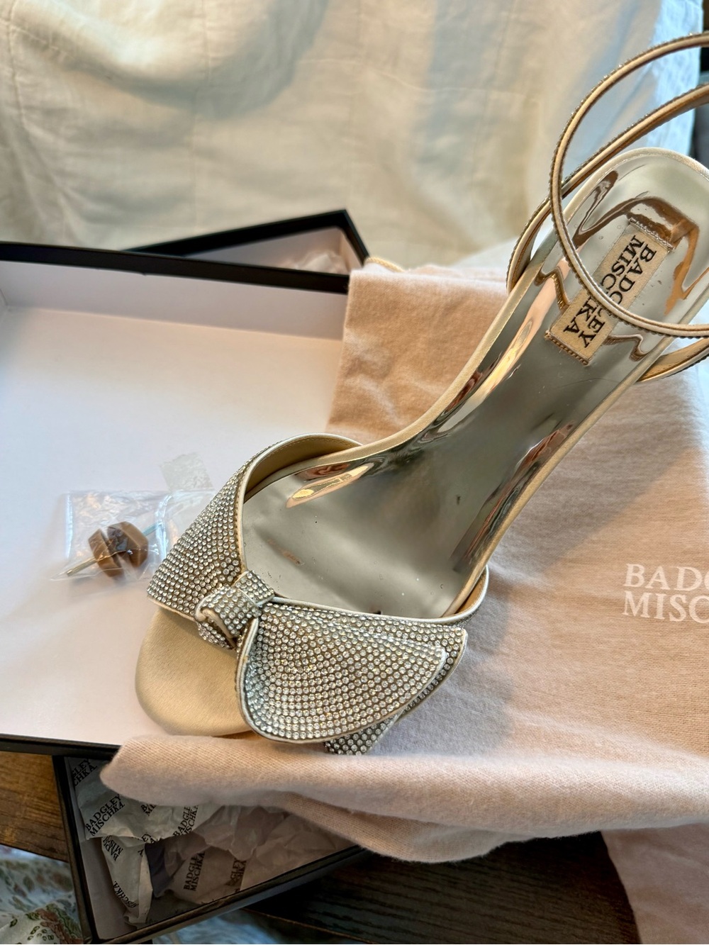 Badgley Mischka Remi Ivory Crystal Bow Kitten Heel Sandals Sz 10 - Picture 3 of 6